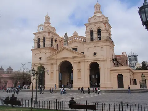 Córdoba Cathedral on Plaza San Martín